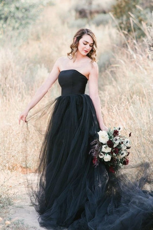 Elegant Black Strapless A-line Wedding Gown with Floor-length Tulle