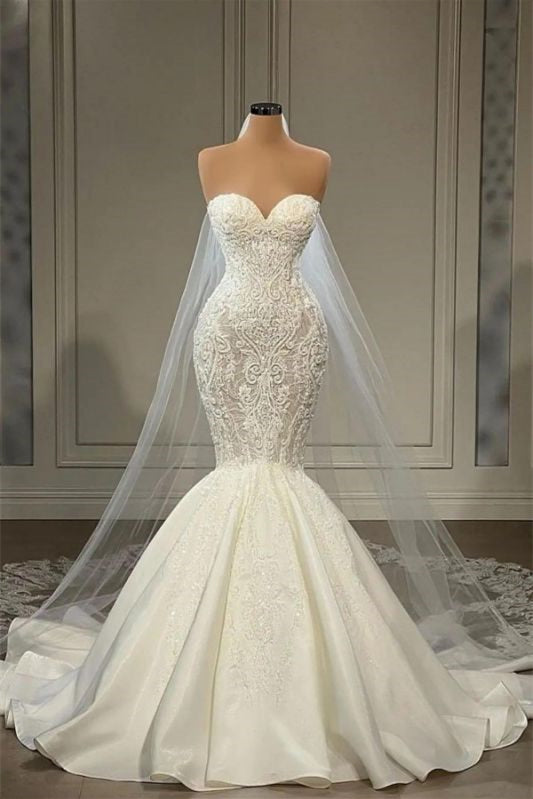 Elegant Sweetheart Mermaid Wedding Dress with Lace Appliques