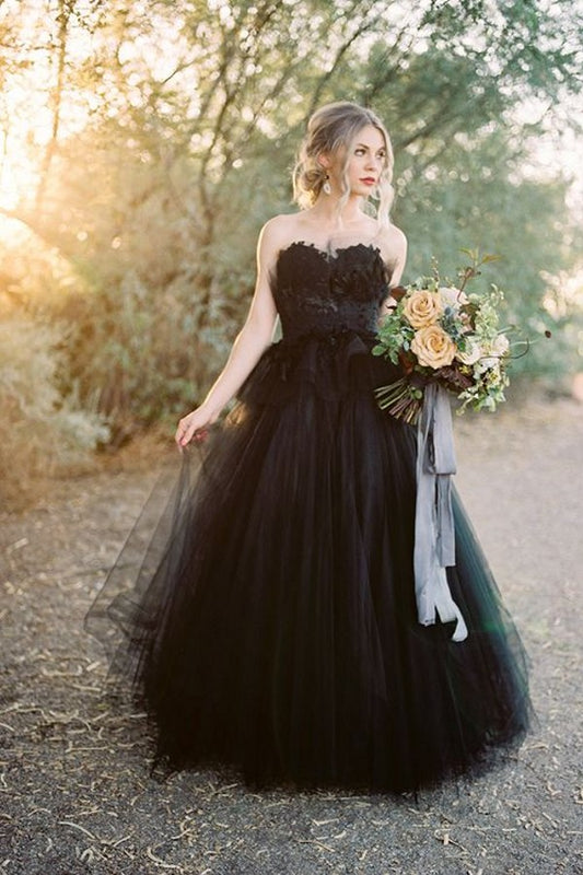 Elegant Black Sweetheart Open Back Bridal Gown with Long Lace Tulle