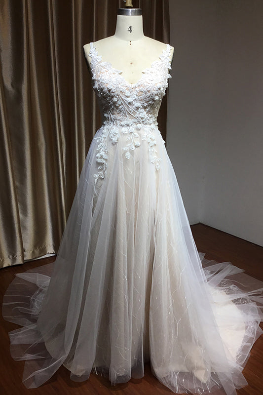 Elegant Backless A-line Wedding Dress with Floral Appliques and Chic Straps