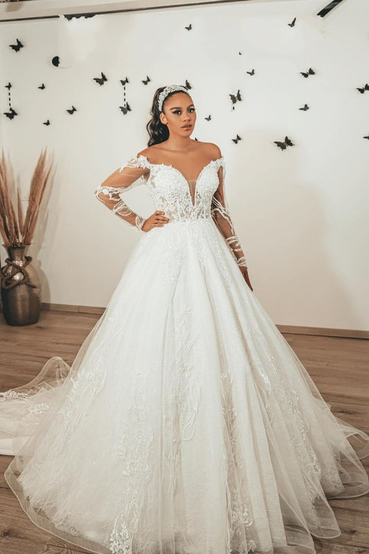 Elegant Sweetheart A-Line Wedding Gown with Long Sleeves, Tulle, and Lace Appliques