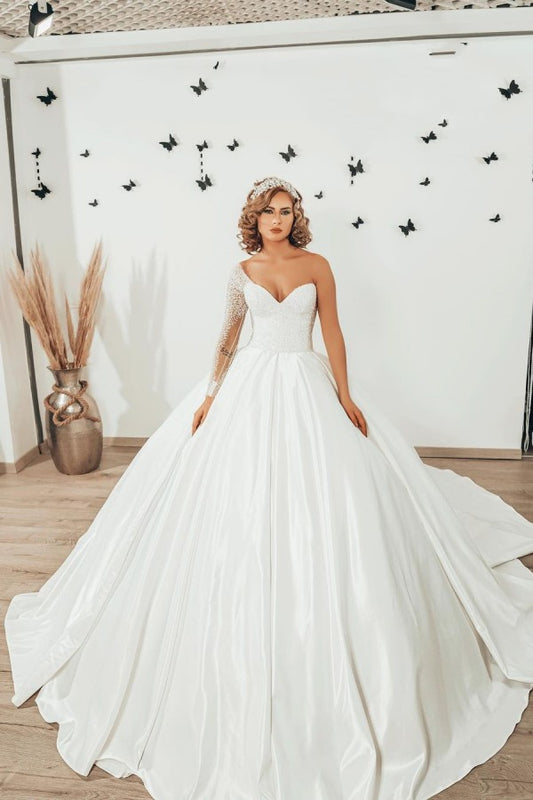 Pearl Ball Gown with Sweetheart Neckline and Elegant Ruffles in Floor-length Style