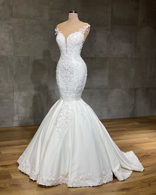 Elegant V-neck Lace Mermaid Bridal Gown Without Sleeves Featuring Appliques
