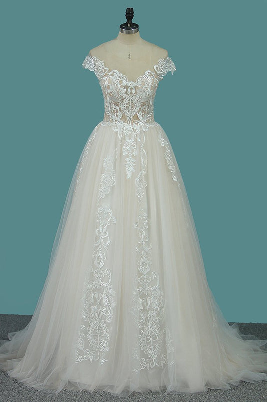 Elegant Bateau Neckline Wedding Gown with Floor-length A-Line Ruffles and Lace Tulle Appliques
