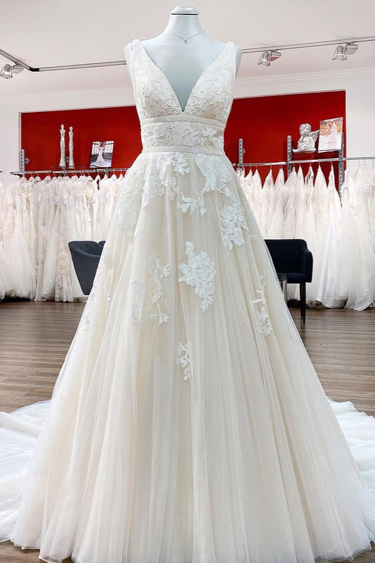 Elegant V-neck Backless Princess Wedding Gown in Lace Tulle