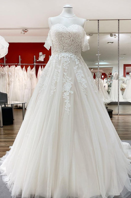 Elegant Off-The-Shoulder Princess Wedding Gown Featuring Tulle Lace Ruffles