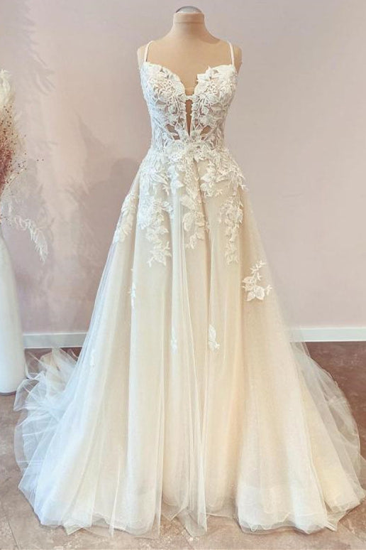 Elegant A-line Wedding Gown with Spaghetti Straps and Lace Appliques in Tulle