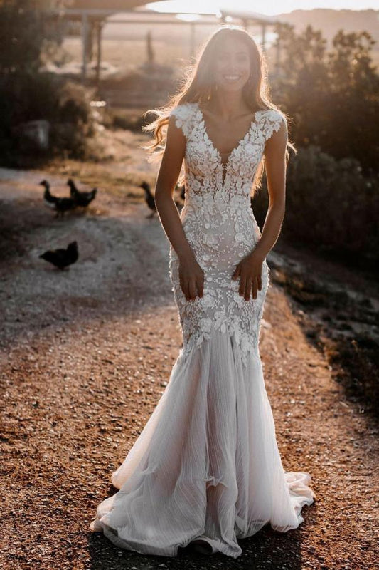 Elegant Backless Mermaid Tulle Gown with Lace for the Modern Sweetheart