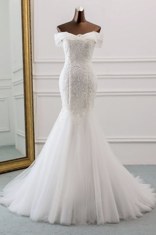 Elegant Off-The-Shoulder Mermaid Wedding Gown Featuring Tulle Lace