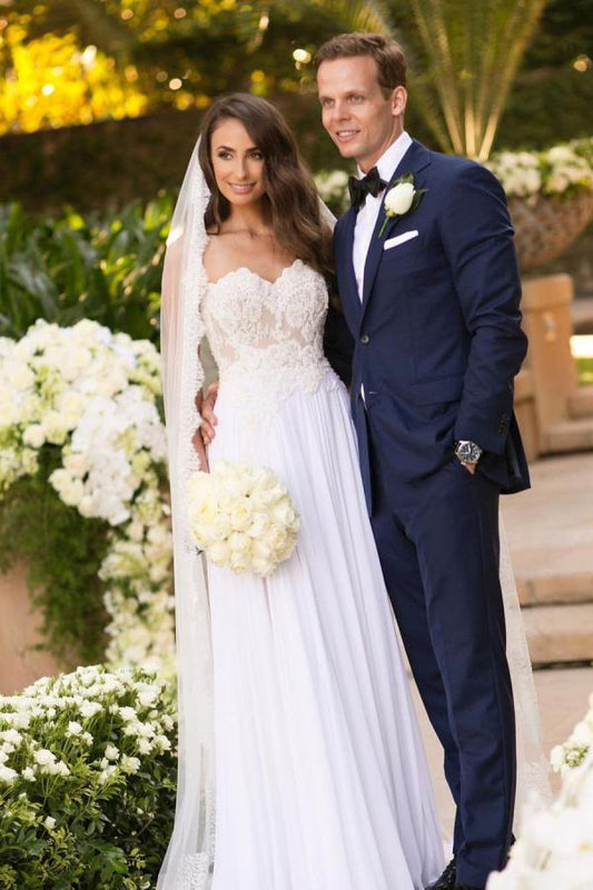 Elegant Sweetheart Lace A-line Wedding Dress with Appliques