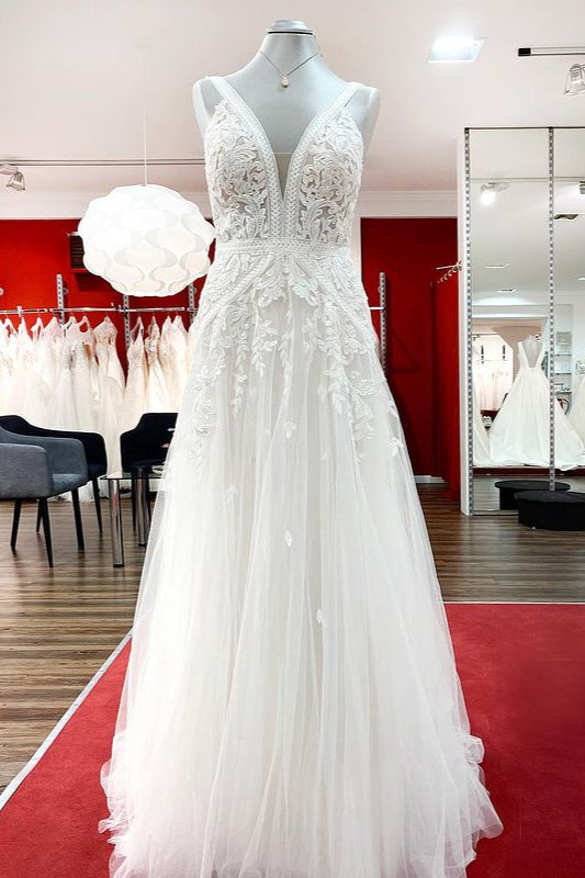 Elegant Open Back Sleeveless A-line Tulle Wedding Dresses with Lace Appliques