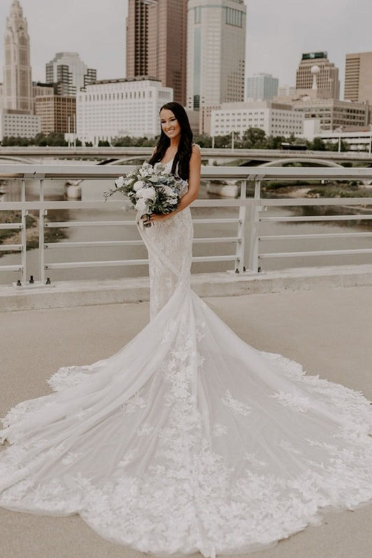 Elegant Long Mermaid Wedding Dress with Spaghetti Straps, V-neck, and Lace