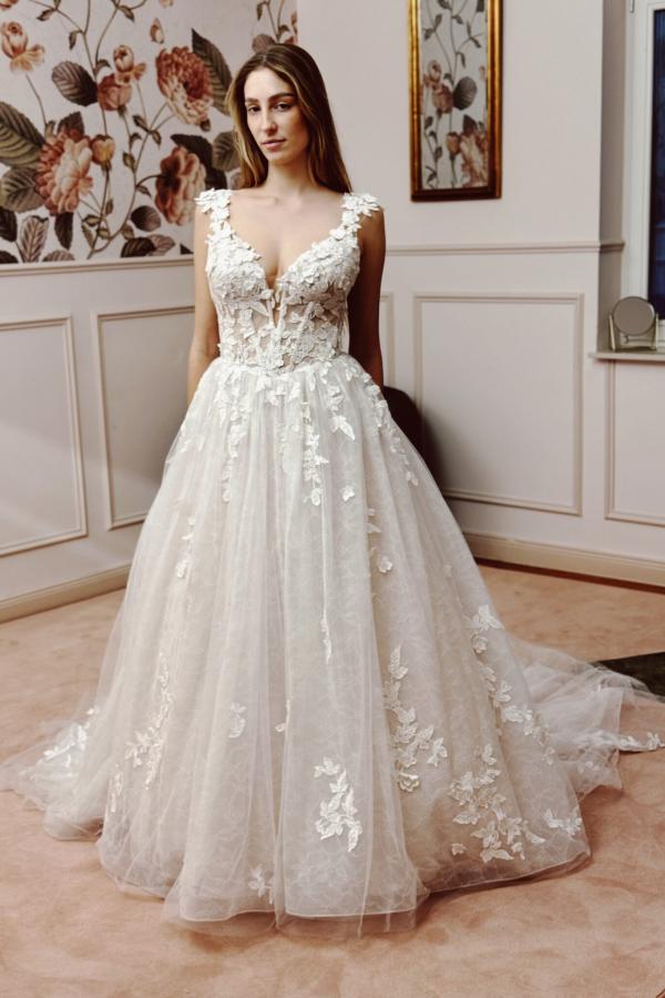 A Line V-Neck Sleeveless Tulle Applique Wedding Dresses RjerStore A Line V-Neck Sleeveless Tulle Applique Wedding Dresses RjerStore