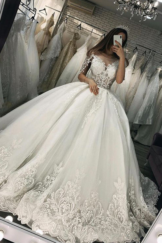 Elegant Short-Sleeve Ball Gown in Sheer Tulle with Appliques