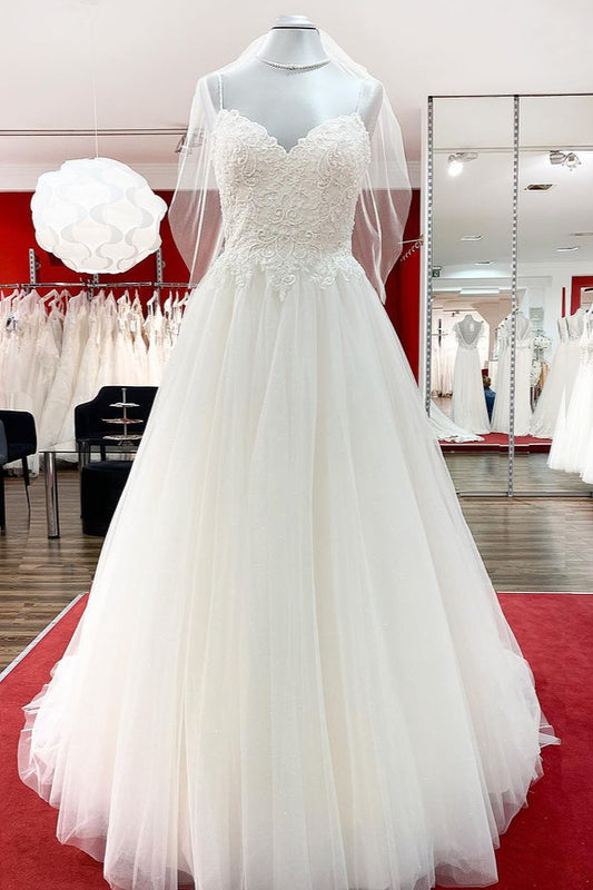 Elegant A-line Wedding Gown with Sweetheart Neckline and Tulle Lace Details