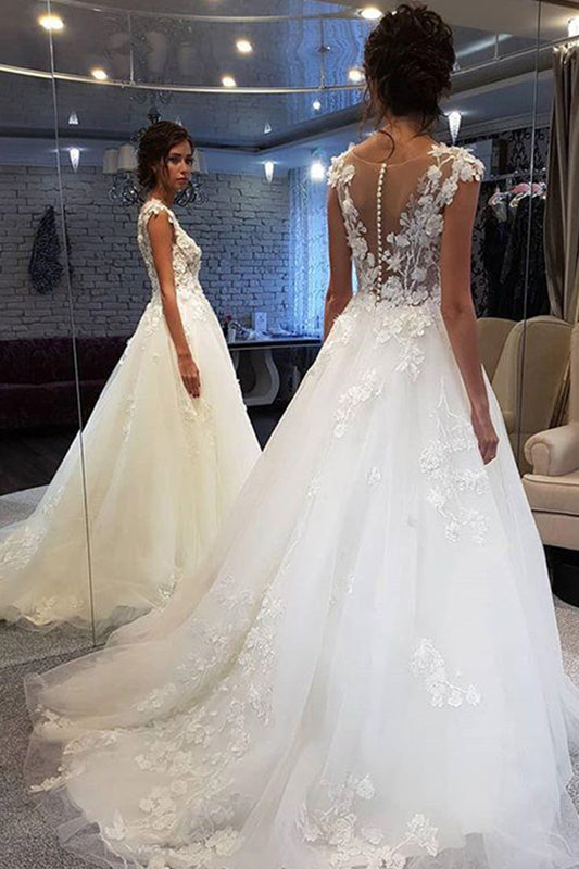 Elegant White Long Wedding Dresses Featuring Lace and Appiliques
