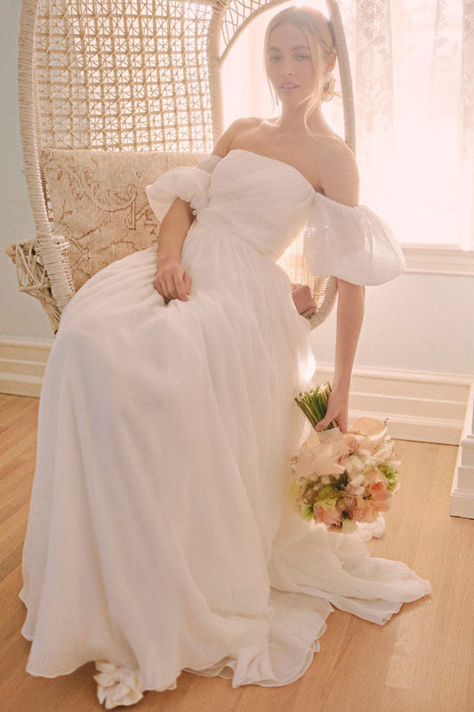 Elegant Off-the-Shoulder Strap Bridal Gown