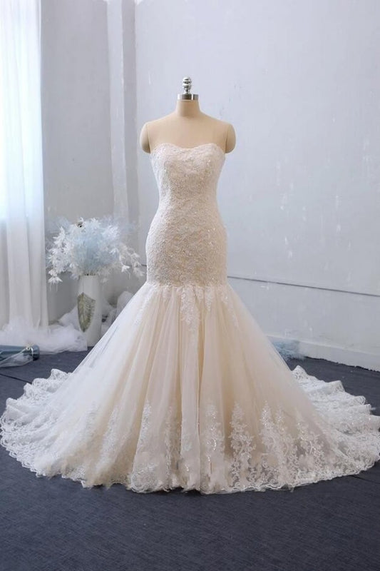 Elegant Sweetheart Mermaid Wedding Gown in Backless Tulle with Lace Appliques