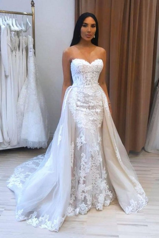 Elegant Sweetheart A-line Tulle Gown with Lace Appliques