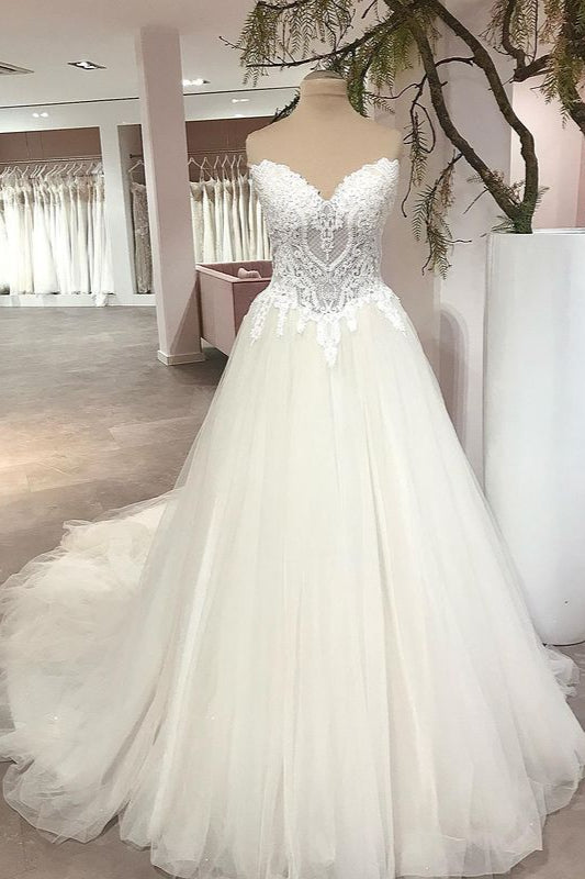 Elegant Sweetheart A-Line Wedding Gown with Backless Lace and Tulle Details