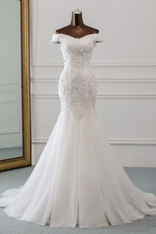 Elegant Mermaid Bridal Gown with Off-The-Shoulder Tulle Lace