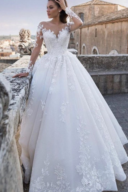 Elegant Sweetheart Princess Wedding Dress with Floral Lace Appliques and Long Sleeves