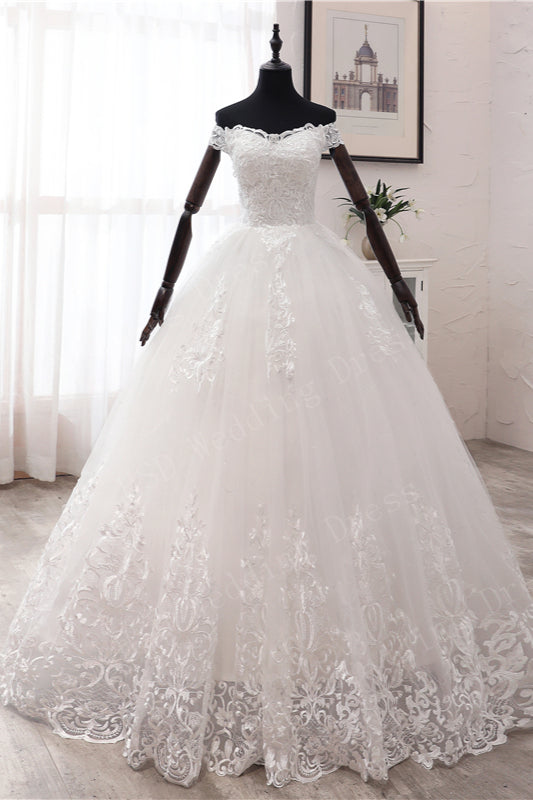 Elegant Off-the-shoulder Long Tulle Wedding Ball Gown Featuring Lace Appliques