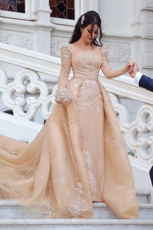 Elegant Detachable Bateau Wedding Dress in Tulle with Long Sleeves