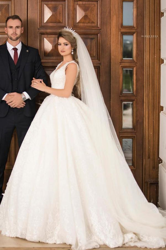 Elegant Princess V-neck Bridal Gown Featuring Tulle Lace