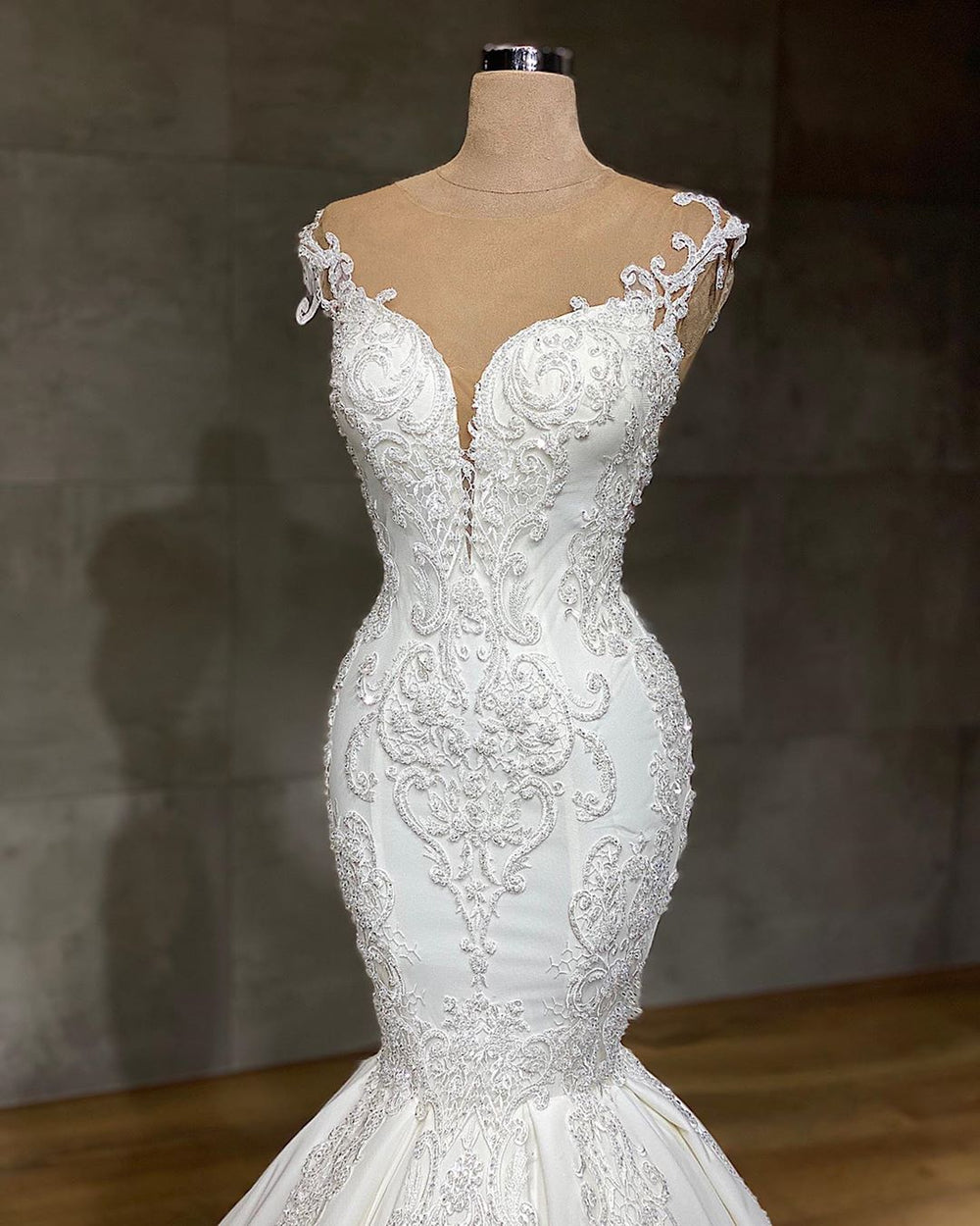 Elegant V-neck Lace Mermaid Bridal Gown Without Sleeves Featuring Appliques