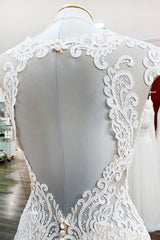 Elegant Open-Back Mermaid Wedding Dress with Sweetheart Neckline and Lace Appliques