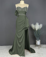 Elegant Spaghetti Straps Split Mermaid Prom Dress Long Pleated Sleeveless Evening Gown with Beading Sequins