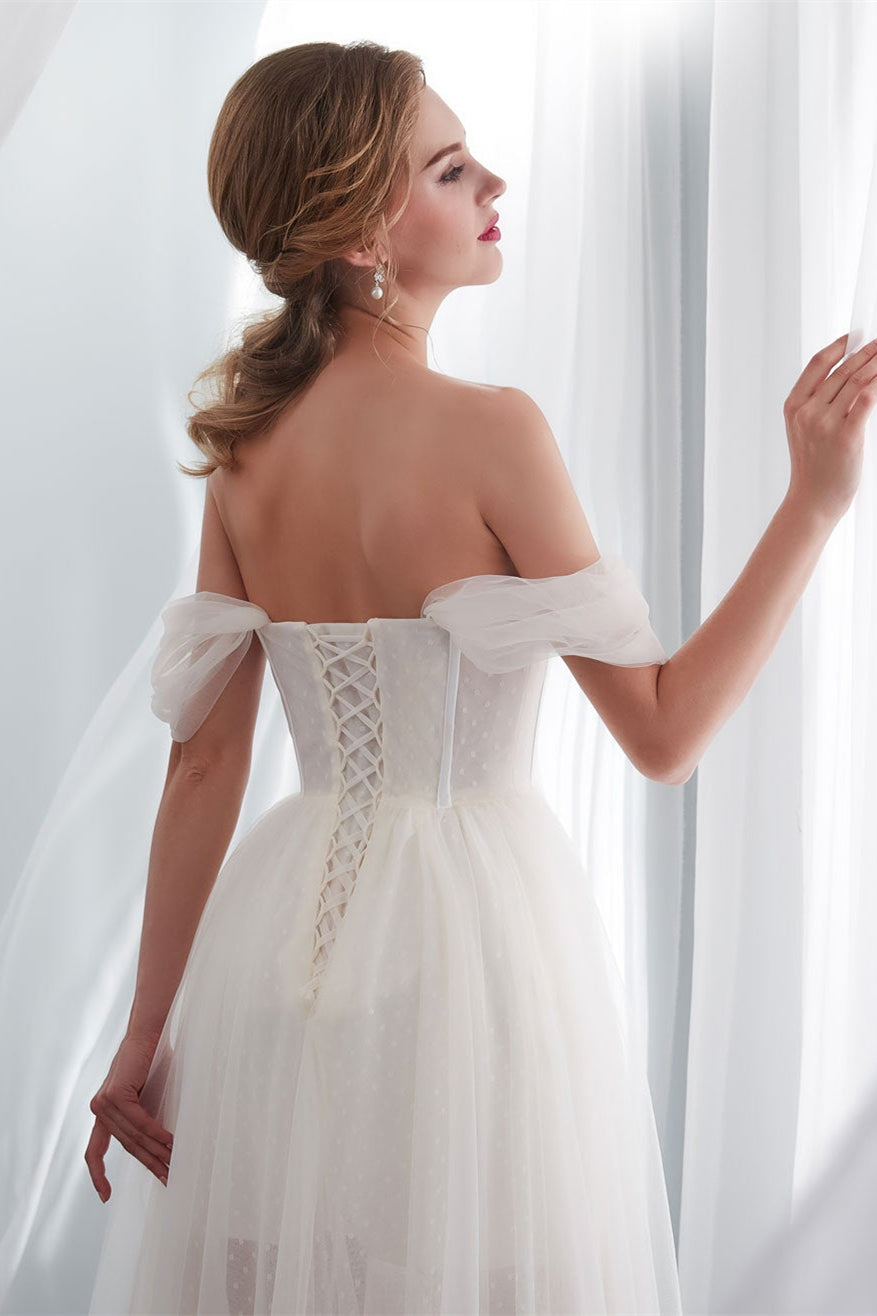Elegant Long Tulle Wedding Dress with Off-the-Shoulder Design