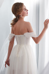 Elegant Long Tulle Wedding Dress with Off-the-Shoulder Design