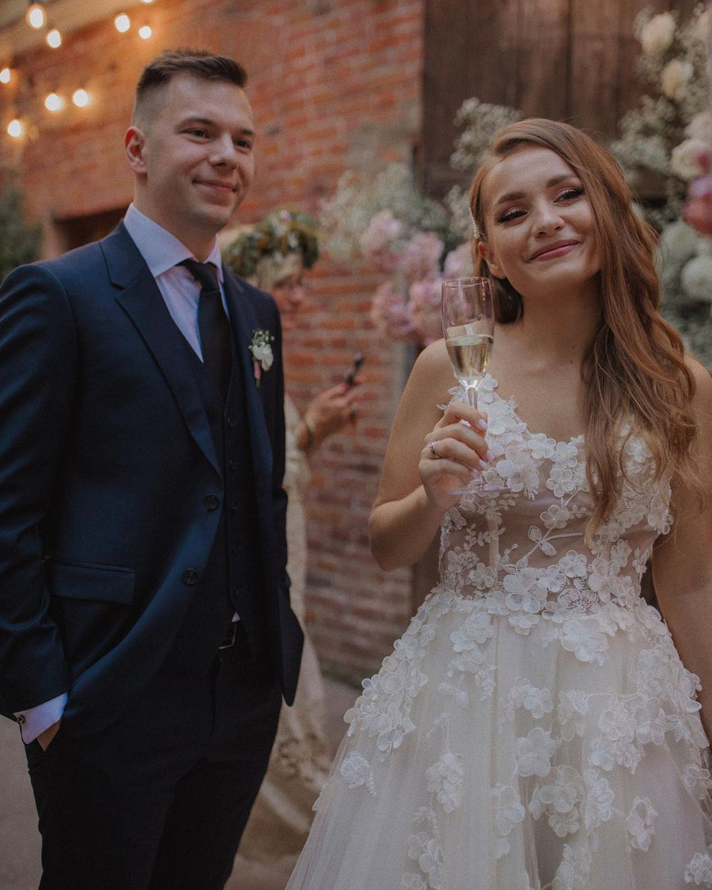 Elegant V-neck A-line Tulle Wedding Dress with Backless Design and Lace Appliques