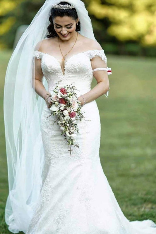 Elegant Off-The-Shoulder Mermaid Lace Gown for Weddings
