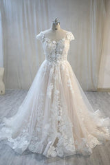 A-Line Vintage Backless Bateau Wedding Dress with Tulle Appliques and Lace
