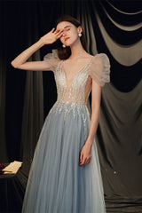 Gorgeous Bubble Sleeves V-Neck Prom Dresses Tulle Long With Beads
