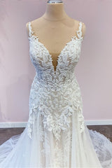 Sweetheart A-Line Wedding Dress with Modest Spaghetti Straps and Lace Appliques in Tulle