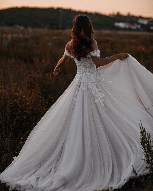 Elegant Off-The-Shoulder A-line Wedding Gown in Tulle with Lace Appliques