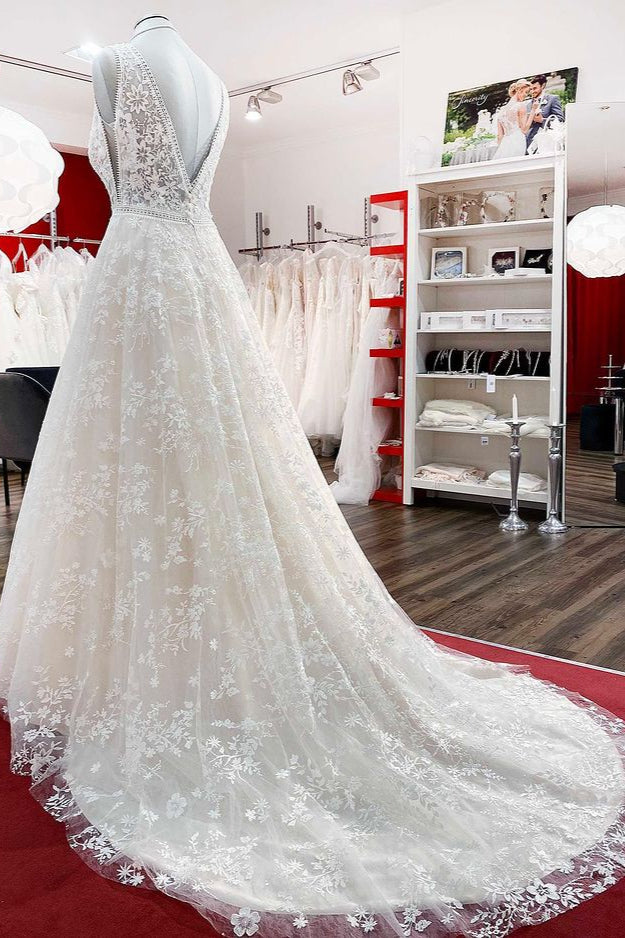 Elegant A-Line Lace Wedding Gowns with Open Back and Tulle Appliques