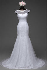 Elegant Mermaid Wedding Gown with Long Lace and Tulle Overskirt