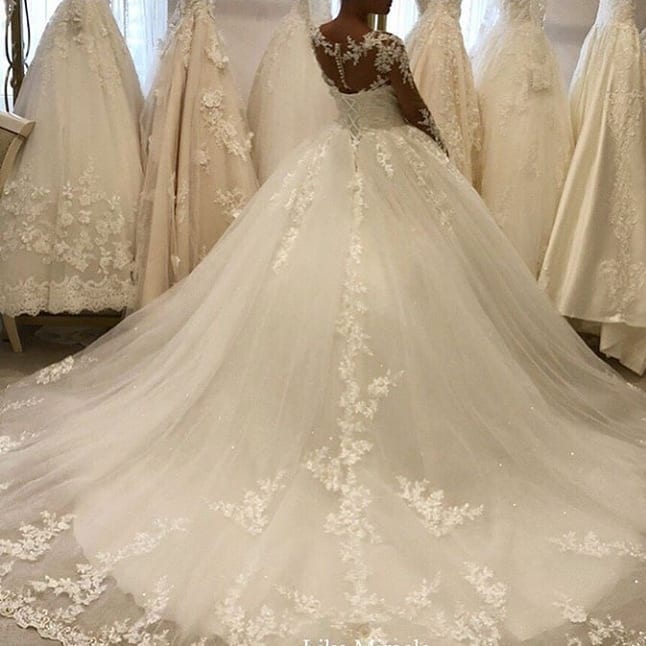 Classic Bateau Neckline Vintage A-Line Wedding Gown with Long Sleeves and Tulle Lace Ruffles