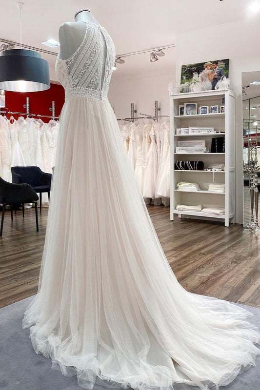 Elegant Backless A-line Wedding Gown with Tulle Lace and Halter Neckline
