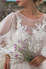 Wedding Dress with Bubble Sleeves in Tulle and Lace