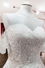Elegant Off-The-Shoulder Princess Wedding Gown Featuring Tulle Lace Ruffles