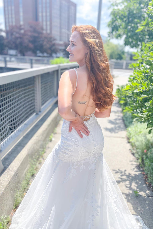 Elegant Sweetheart Spaghetti Straps Backless Tulle Mermaid Bridal Gown with Lace Appliques