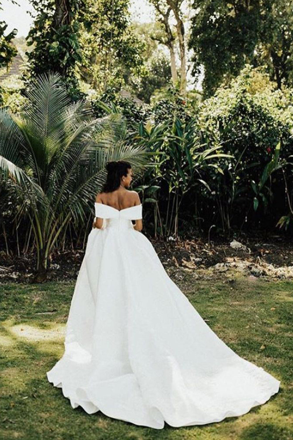 Elegant V-Neck Off-The-Shoulder Wedding Ball Gown with Lace