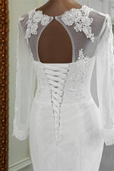 Elegant Mermaid Bridal Gown with Long Sleeves and Tulle Details