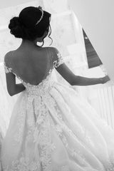 Elegant Beaded Applique Bridal Gowns Featuring Tulle